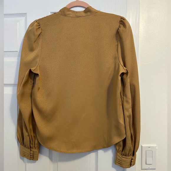 NWT Levi’s gold blouse - Picture 4 of 4